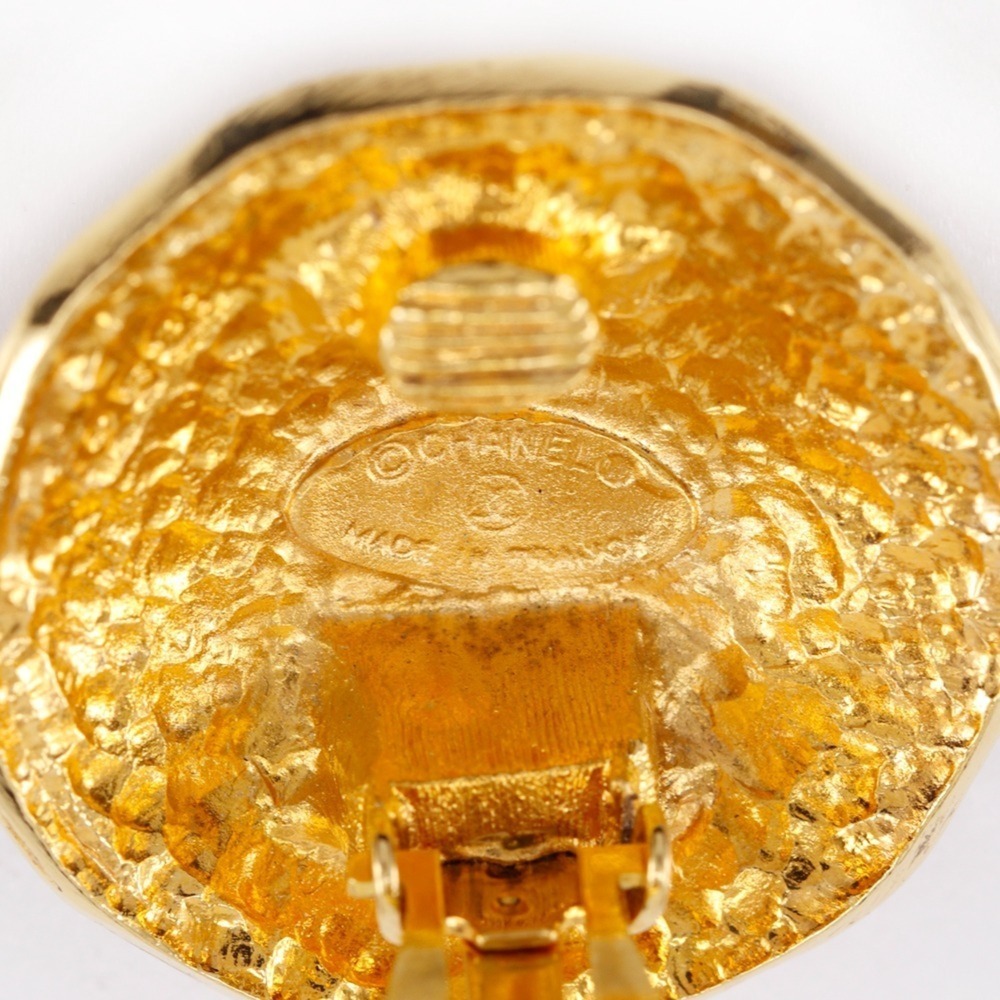 CHANEL Vintage Gold Earrings - Picture 10 of 10